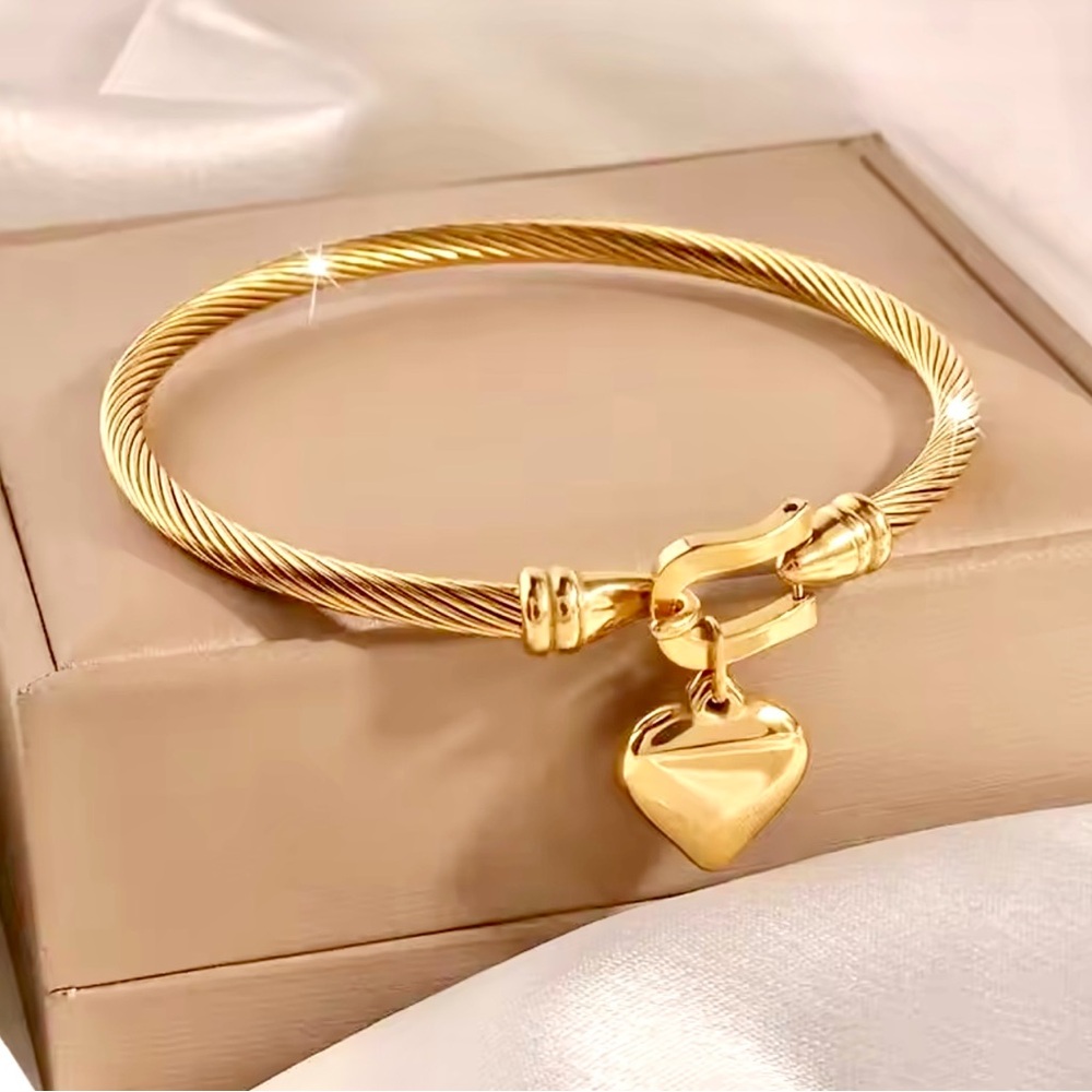 18K Gold Plated Stainless Steel Heart Charm Bangle Bracelet | Minimalist